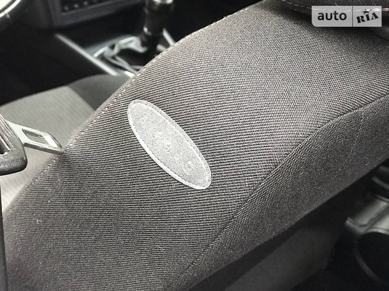 Хетчбек Volkswagen Golf 2003 в Стрию