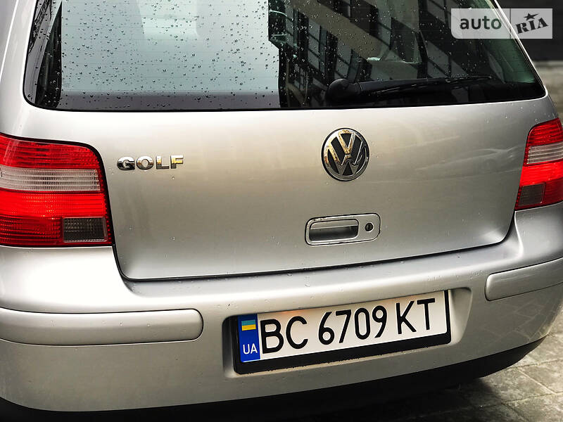 Хетчбек Volkswagen Golf 2003 в Стрию