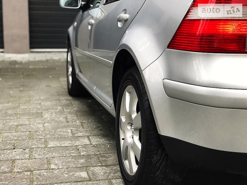 Хетчбек Volkswagen Golf 2003 в Стрию