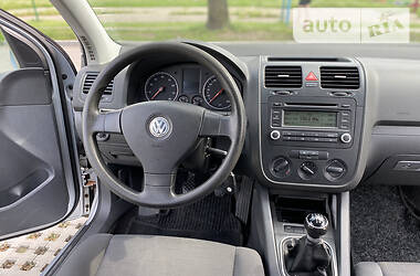 Хетчбек Volkswagen Golf 2005 в 