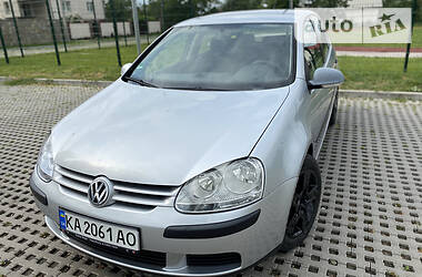 Хетчбек Volkswagen Golf 2005 в 