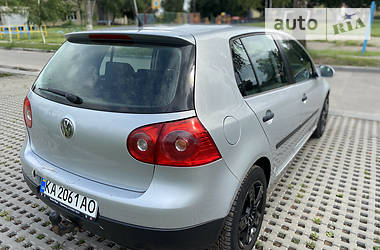 Хетчбек Volkswagen Golf 2005 в 