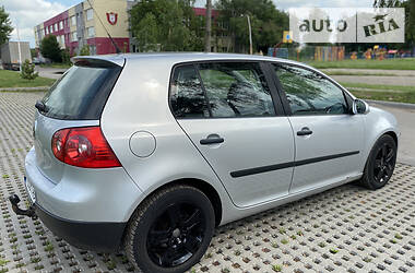 Хетчбек Volkswagen Golf 2005 в 
