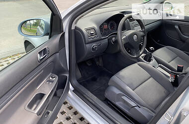 Хетчбек Volkswagen Golf 2005 в 