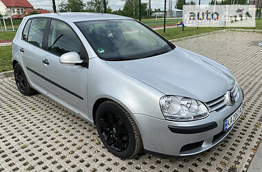 Хетчбек Volkswagen Golf 2005 в 