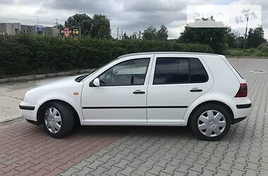 Хетчбек Volkswagen Golf 2001 в 