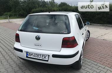 Хетчбек Volkswagen Golf 2001 в 