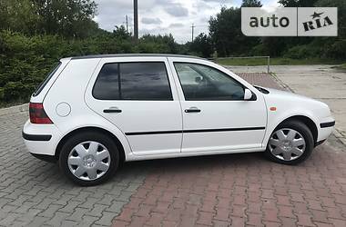 Хетчбек Volkswagen Golf 2001 в 