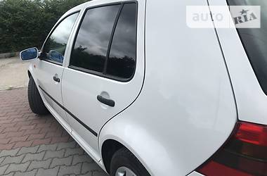 Хетчбек Volkswagen Golf 2001 в 