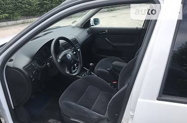 Хетчбек Volkswagen Golf 2001 в 