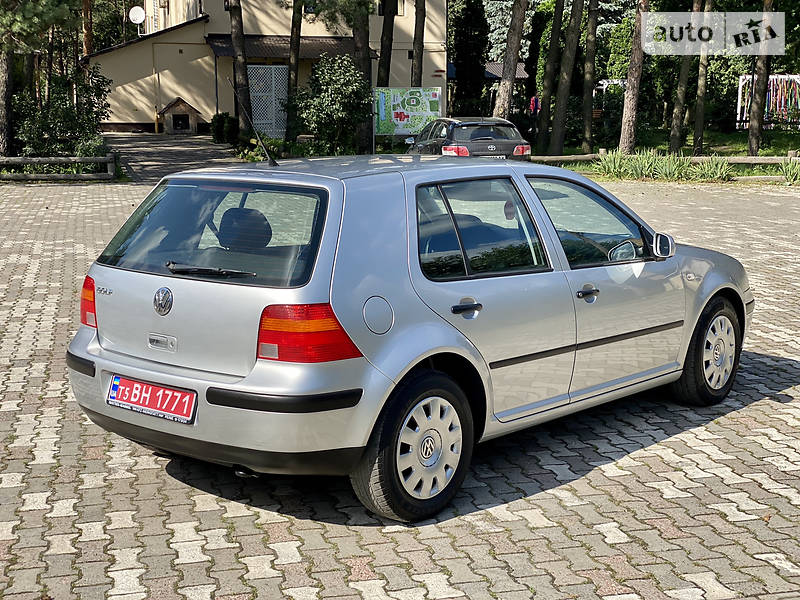 Хетчбек Volkswagen Golf 2002 в Луцьку