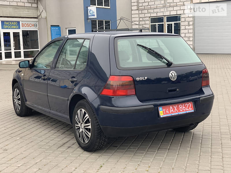 Хетчбек Volkswagen Golf 2001 в Старокостянтинові
