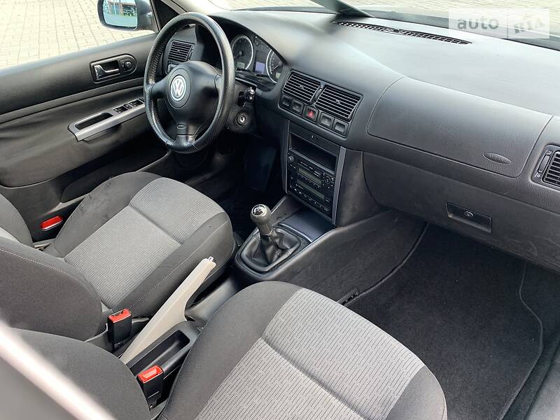 Хетчбек Volkswagen Golf 2003 в Калуші