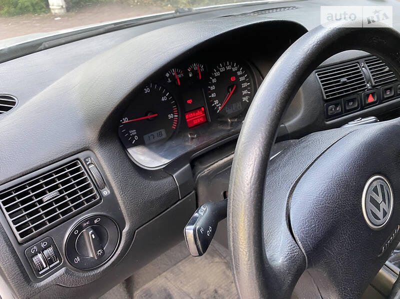 Хэтчбек Volkswagen Golf 2002 в Краматорске