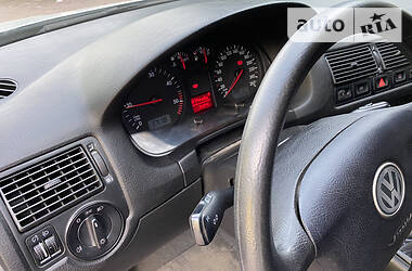 Хетчбек Volkswagen Golf 2002 в 