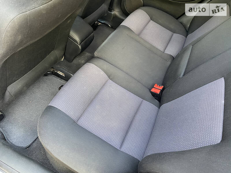 Хэтчбек Volkswagen Golf 2002 в Краматорске