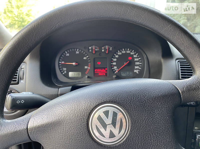 Хэтчбек Volkswagen Golf 2002 в Краматорске