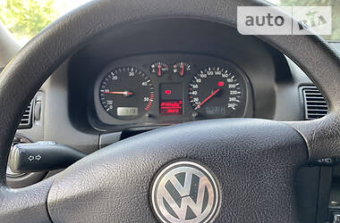 Хетчбек Volkswagen Golf 2002 в 