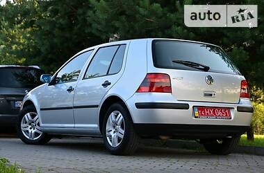 Хетчбек Volkswagen Golf 2001 в 