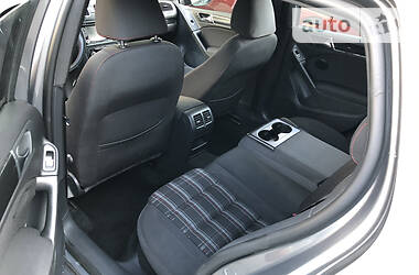 Хетчбек Volkswagen Golf 2013 в 