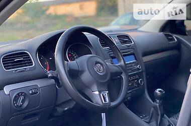Хетчбек Volkswagen Golf 2011 в 
