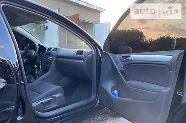 Хетчбек Volkswagen Golf 2011 в 