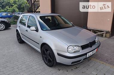 Хетчбек Volkswagen Golf 2003 в 