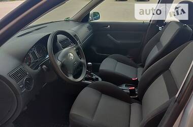 Хетчбек Volkswagen Golf 2003 в 