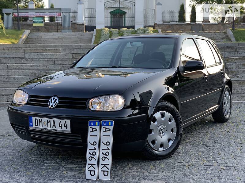 Хетчбек Volkswagen Golf 2001 в 