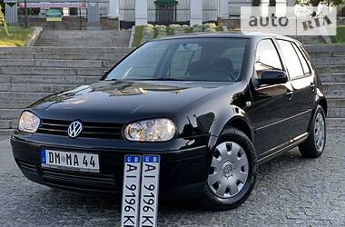 Хетчбек Volkswagen Golf 2001 в 