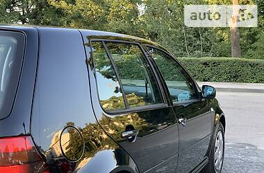 Хетчбек Volkswagen Golf 2001 в 