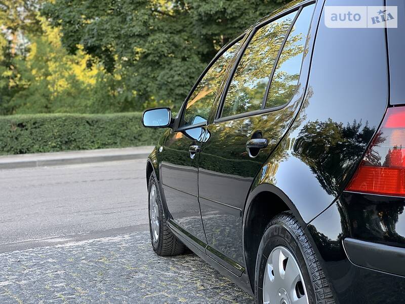 Хэтчбек Volkswagen Golf 2001 в Белой Церкви