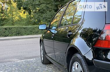 Хетчбек Volkswagen Golf 2001 в 