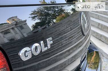 Хетчбек Volkswagen Golf 2001 в 