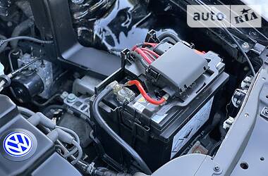 Хетчбек Volkswagen Golf 2001 в 