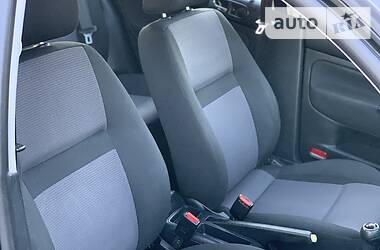 Хетчбек Volkswagen Golf 2001 в 