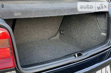 Хетчбек Volkswagen Golf 2001 в 