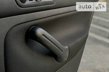 Хетчбек Volkswagen Golf 2001 в 