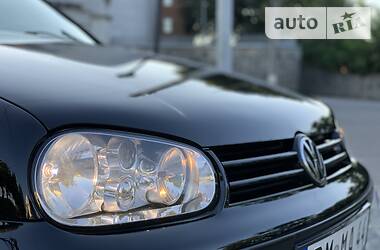 Хетчбек Volkswagen Golf 2001 в 