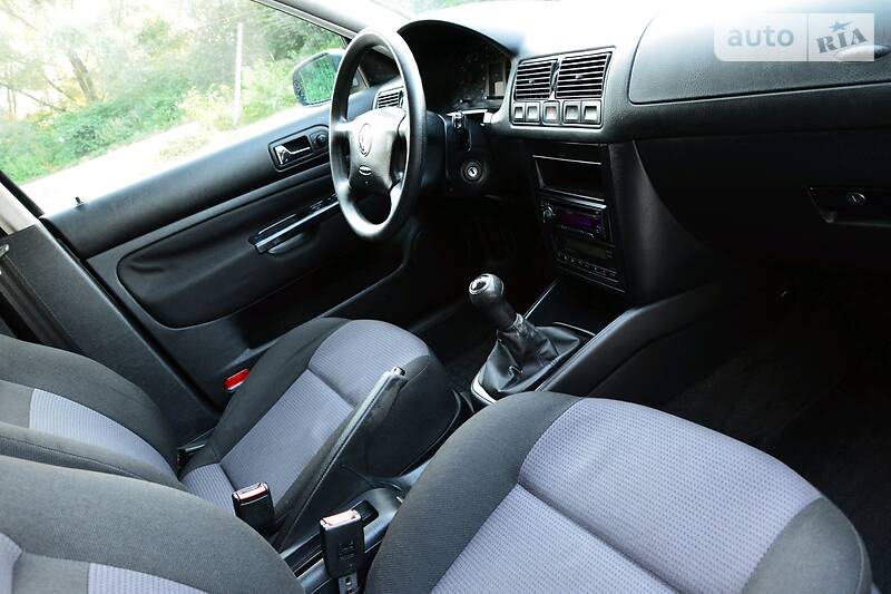 Універсал Volkswagen Golf 2001 в Дрогобичі