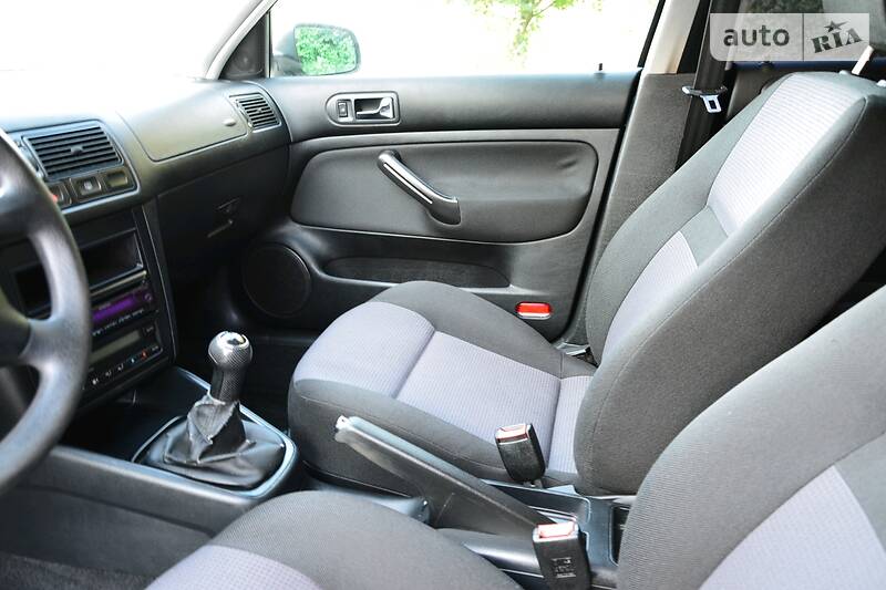 Універсал Volkswagen Golf 2001 в Дрогобичі