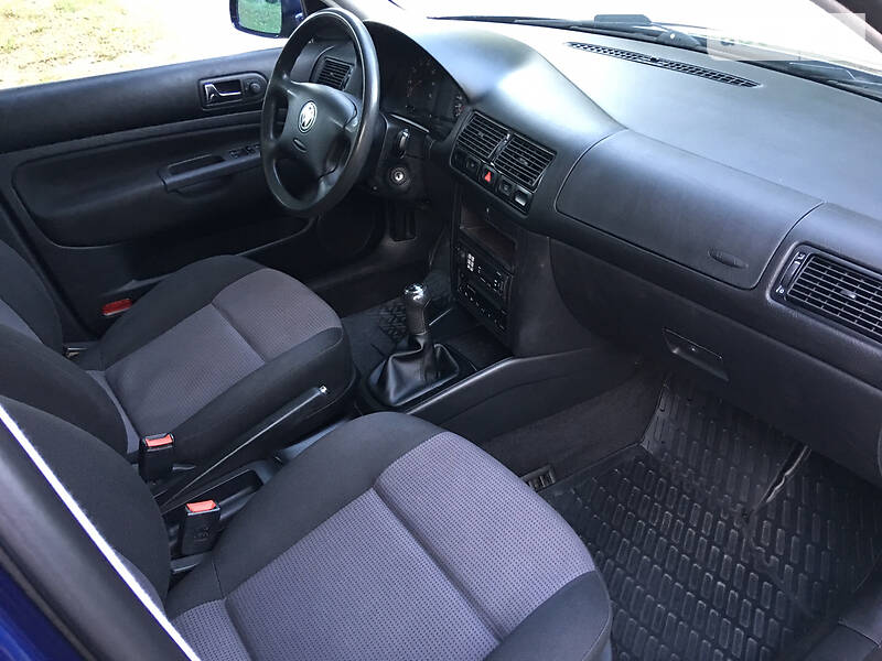 Універсал Volkswagen Golf 2000 в Вінниці