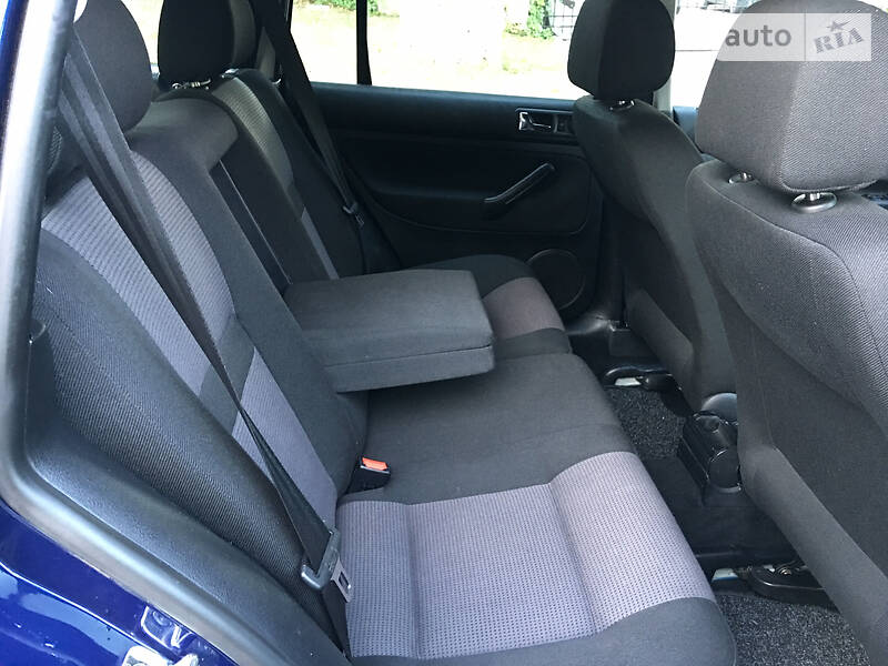 Універсал Volkswagen Golf 2000 в Вінниці