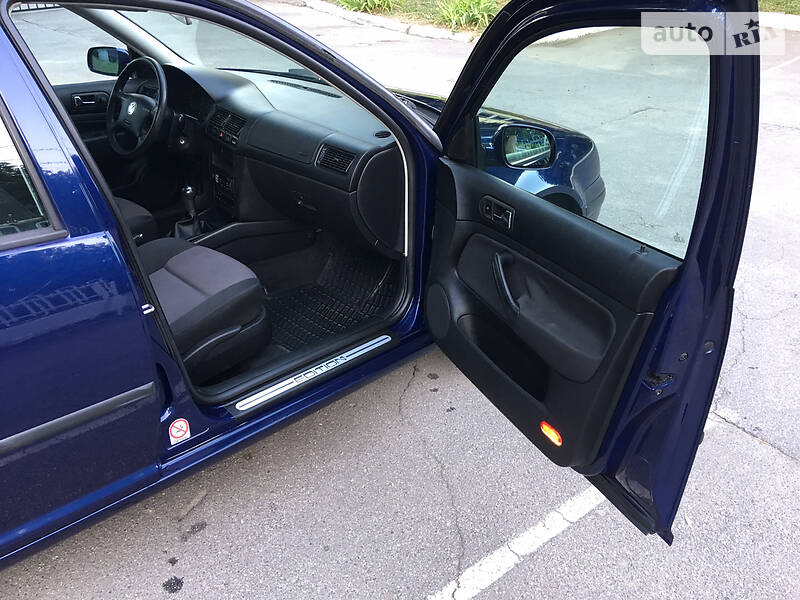 Універсал Volkswagen Golf 2000 в Вінниці