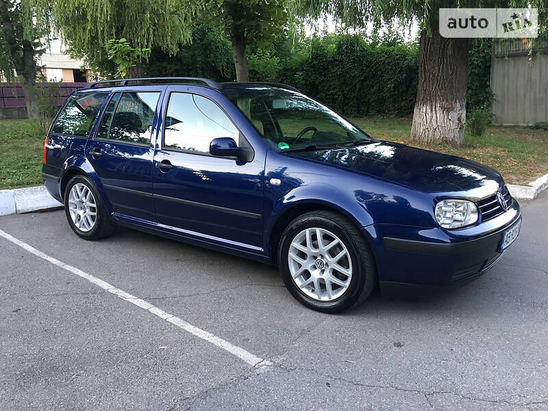 Універсал Volkswagen Golf 2000 в Вінниці