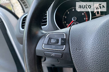 Хетчбек Volkswagen Golf 2011 в 