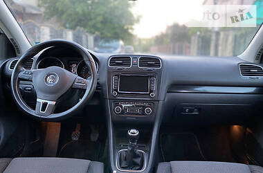 Хетчбек Volkswagen Golf 2011 в 