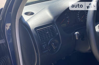 Хетчбек Volkswagen Golf 2001 в 
