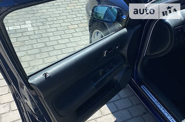 Хетчбек Volkswagen Golf 2001 в 
