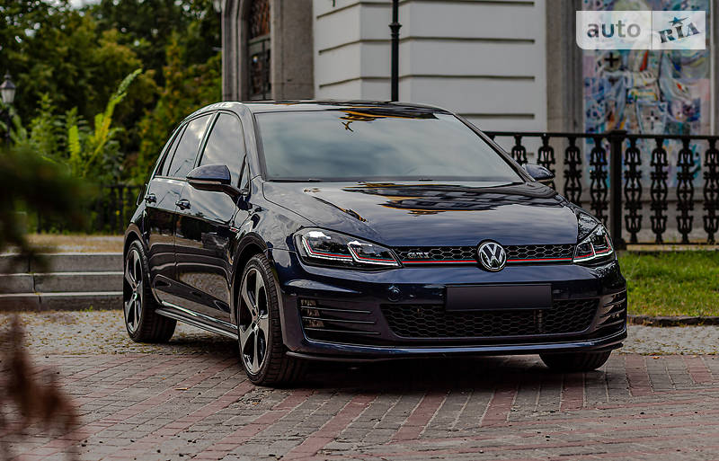 Хетчбек Volkswagen Golf 2017 в Києві